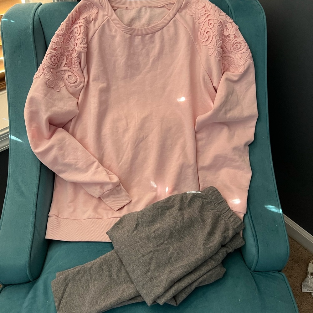 Sweatshirt and gray tights